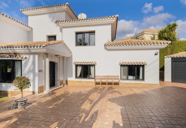 Villa in Marbella -  Villa Valle de Flores (R3261154)