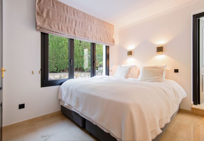 Villa in Marbella -  Villa Flores (R3261154) Villa in Marbella -  Villa Flores (R3261154)