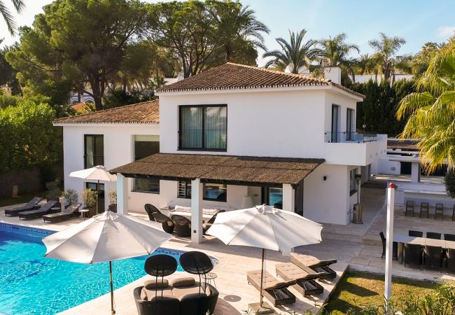 Villa in Nueva andalucia -  Villa Karma (R2132993) Villa in Nueva andalucia -  Villa Karma (R2132993)