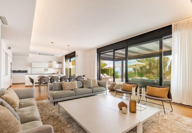 Villa en Marbella -  Frontline Beach Costabella (R2576927) Villa en Marbella -  Frontline Beach Costabella (R2576927)