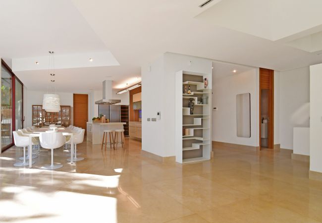 Villa en Nueva andalucia -  Villa Blanca (R2835011) Villa en Nueva andalucia -  Villa Blanca (R2835011)