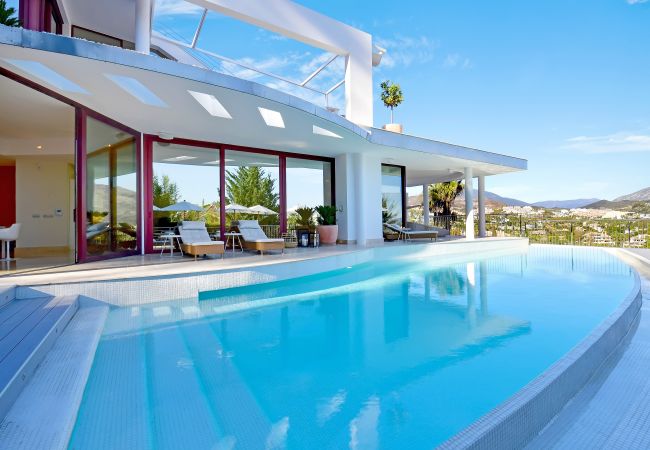 Villa en Nueva andalucia -  Villa Blanca (R2835011) Villa en Nueva andalucia -  Villa Blanca (R2835011)