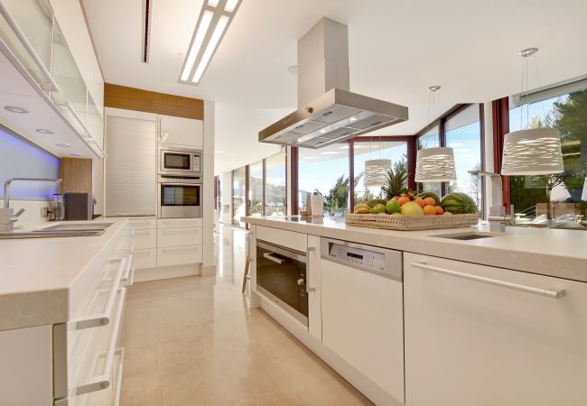 Villa en Nueva andalucia -  Villa Blanca (R2835011) Villa en Nueva andalucia -  Villa Blanca (R2835011)