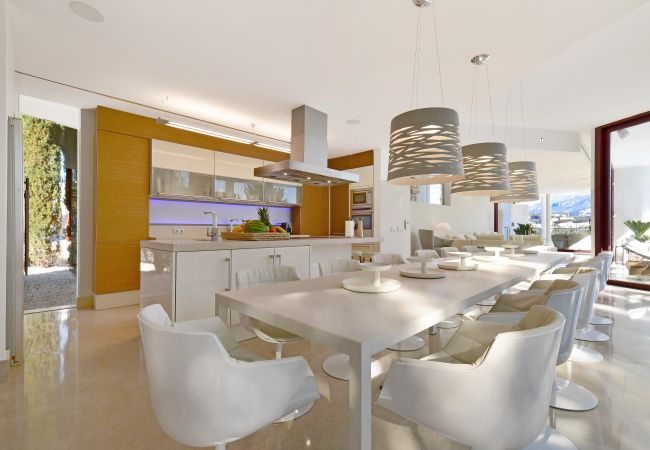 Villa en Nueva andalucia -  Villa Blanca (R2835011) Villa en Nueva andalucia -  Villa Blanca (R2835011)