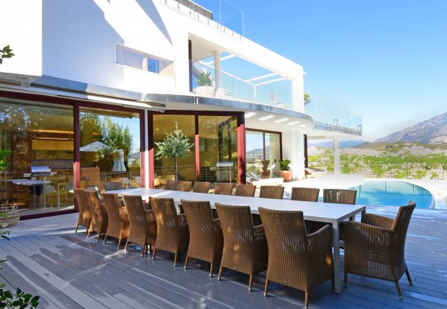 Villa en Nueva andalucia -  Villa Blanca (R2835011) Villa en Nueva andalucia -  Villa Blanca (R2835011)