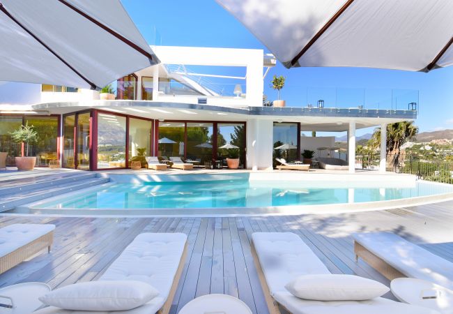Villa en Nueva andalucia -  Villa Blanca (R2835011) Villa en Nueva andalucia -  Villa Blanca (R2835011)