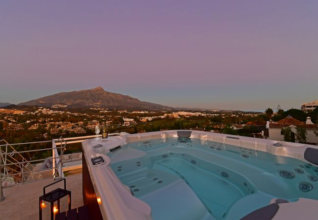Villa en Nueva andalucia -  Villa Blanca (R2835011) Villa en Nueva andalucia -  Villa Blanca (R2835011)