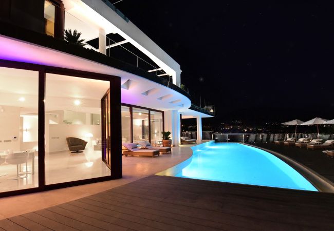 Villa en Nueva andalucia -  Villa Blanca (R2835011) Villa en Nueva andalucia -  Villa Blanca (R2835011)