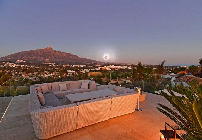 Villa en Nueva andalucia -  Villa Blanca (R2835011) Villa en Nueva andalucia -  Villa Blanca (R2835011)