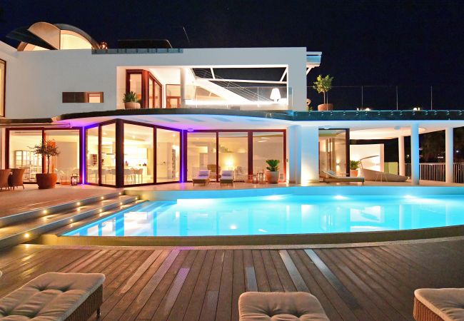 Villa en Nueva andalucia -  Villa Blanca (R2835011) Villa en Nueva andalucia -  Villa Blanca (R2835011)