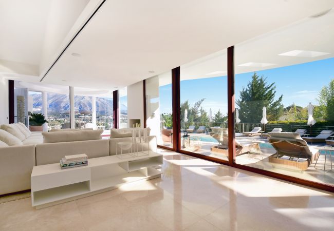 Villa en Nueva andalucia -  Villa Blanca (R2835011) Villa en Nueva andalucia -  Villa Blanca (R2835011)