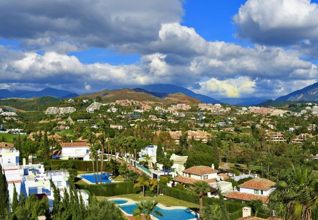 Villa en Nueva andalucia -  Villa Blanca (R2835011) Villa en Nueva andalucia -  Villa Blanca (R2835011)