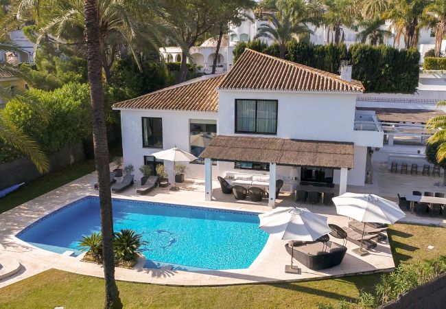 Villa en Nueva andalucia -  Villa Karma (R2132993) Villa en Nueva andalucia -  Villa Karma (R2132993)
