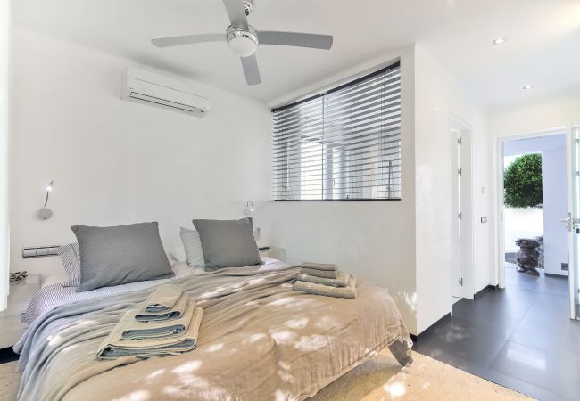 Villa en Nueva andalucia -  Villa Karma (R2132993) Villa en Nueva andalucia -  Villa Karma (R2132993)