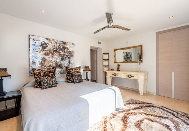 Apartamento en Marbella -  Palm Beach Penthouse (R2611208) Apartamento en Marbella -  Palm Beach Penthouse (R2611208)