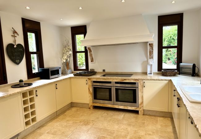Villa in Marbella -  Villa Carib Playa (R1913565) Villa in Marbella -  Villa Carib Playa (R1913565)
