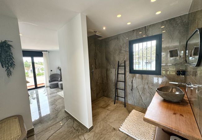 Villa in Marbella -  Villa Carib Playa (R1913565) Villa in Marbella -  Villa Carib Playa (R1913565)