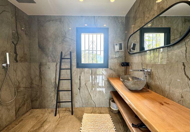 Villa in Marbella -  Villa Carib Playa (R1913565) Villa in Marbella -  Villa Carib Playa (R1913565)
