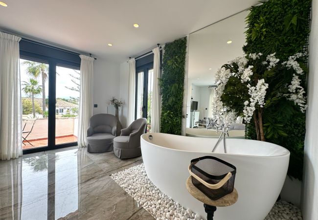 Villa in Marbella -  Villa Carib Playa (R1913565) Villa in Marbella -  Villa Carib Playa (R1913565)