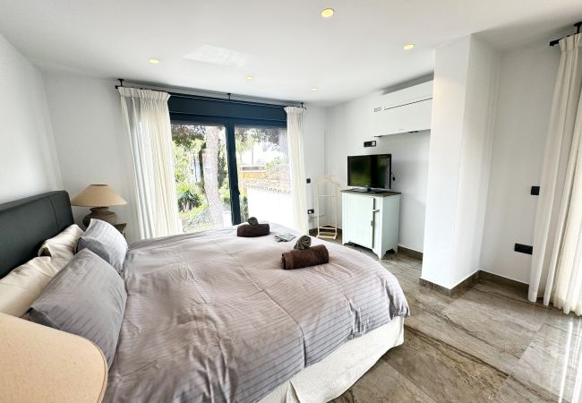 Villa in Marbella -  Villa Carib Playa (R1913565) Villa in Marbella -  Villa Carib Playa (R1913565)