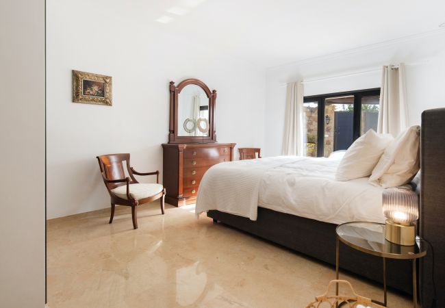 Villa in Marbella -  Villa Flores (R3261154) Villa in Marbella -  Villa Flores (R3261154)