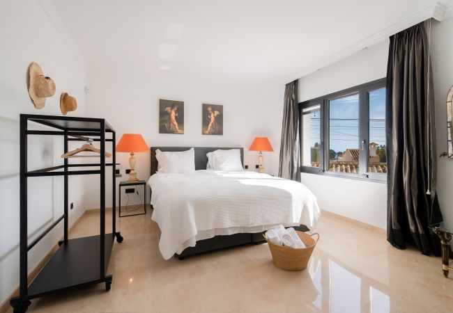 Villa in Marbella -  Villa Flores (R3261154) Villa in Marbella -  Villa Flores (R3261154)