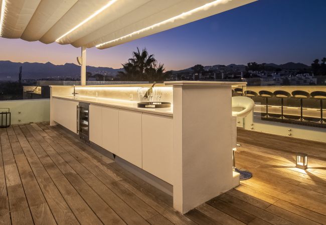 Villa in Marbella -  Frontline Beach Costabella (R2576927) Villa in Marbella -  Frontline Beach Costabella (R2576927)