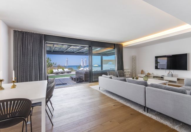 Villa in Marbella -  Frontline Beach Costabella (R2576927) Villa in Marbella -  Frontline Beach Costabella (R2576927)