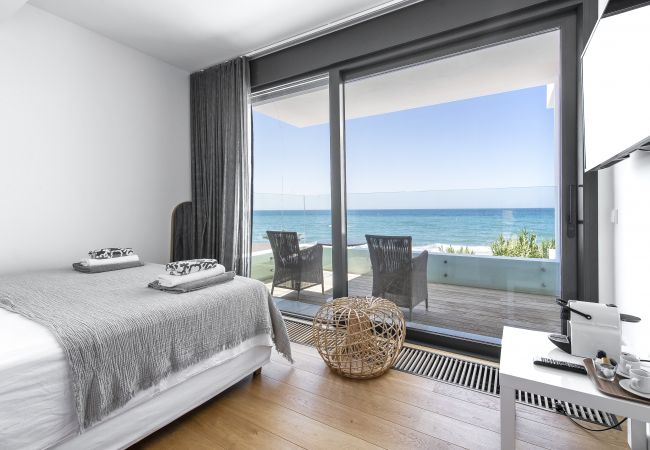 Villa in Marbella -  Frontline Beach Costabella (R2576927) Villa in Marbella -  Frontline Beach Costabella (R2576927)