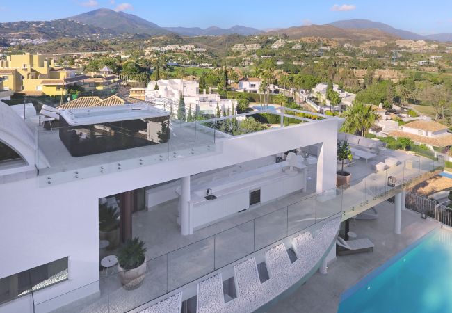 Villa in Nueva andalucia -  Villa Blanca (R2835011) Villa in Nueva andalucia -  Villa Blanca (R2835011)