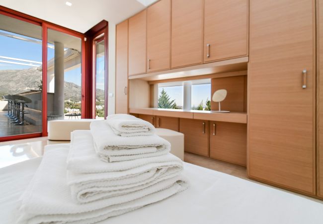 Villa in Nueva andalucia -  Villa Blanca (R2835011) Villa in Nueva andalucia -  Villa Blanca (R2835011)