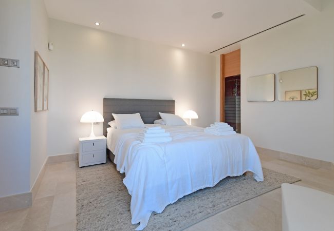 Villa in Nueva andalucia -  Villa Blanca (R2835011) Villa in Nueva andalucia -  Villa Blanca (R2835011)