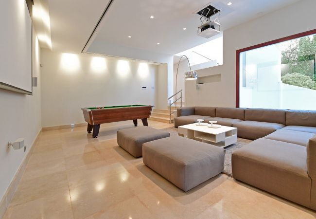 Villa in Nueva andalucia -  Villa Blanca (R2835011) Villa in Nueva andalucia -  Villa Blanca (R2835011)