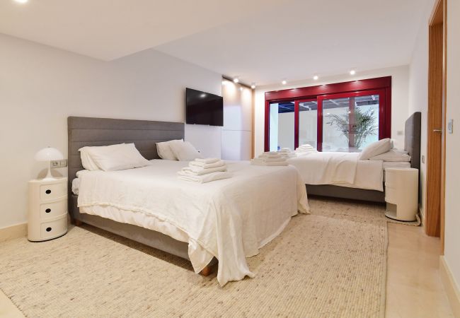 Villa in Nueva andalucia -  Villa Blanca (R2835011) Villa in Nueva andalucia -  Villa Blanca (R2835011)