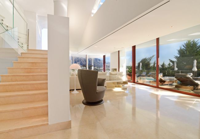 Villa in Nueva andalucia -  Villa Blanca (R2835011) Villa in Nueva andalucia -  Villa Blanca (R2835011)