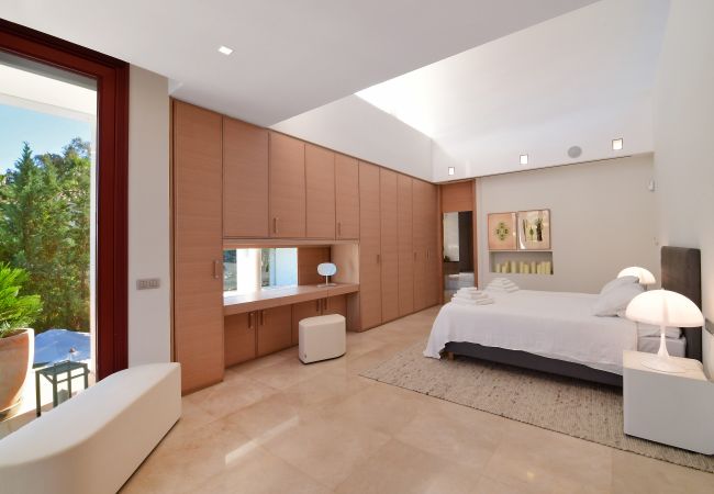 Villa in Nueva andalucia -  Villa Blanca (R2835011) Villa in Nueva andalucia -  Villa Blanca (R2835011)