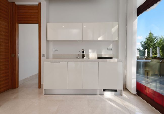 Villa in Nueva andalucia -  Villa Blanca (R2835011) Villa in Nueva andalucia -  Villa Blanca (R2835011)