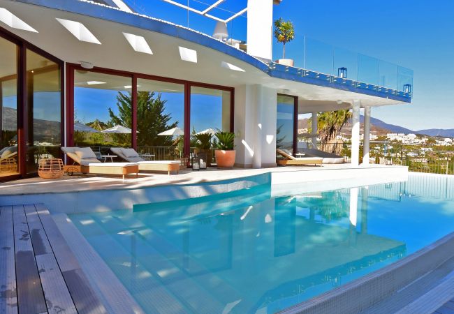 Villa in Nueva andalucia -  Villa Blanca (R2835011) Villa in Nueva andalucia -  Villa Blanca (R2835011)