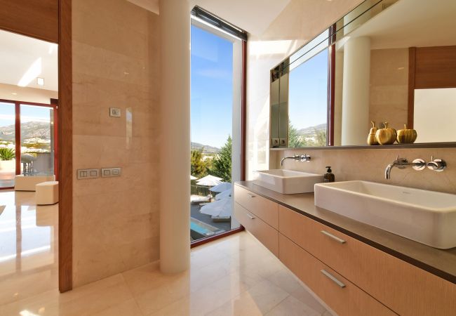 Villa in Nueva andalucia -  Villa Blanca (R2835011) Villa in Nueva andalucia -  Villa Blanca (R2835011)