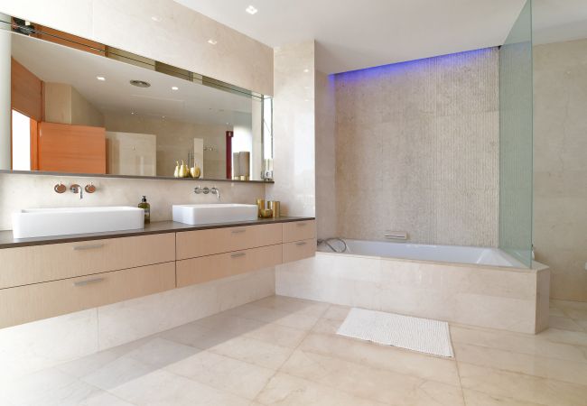 Villa in Nueva andalucia -  Villa Blanca (R2835011) Villa in Nueva andalucia -  Villa Blanca (R2835011)