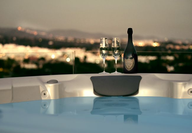 Villa in Nueva andalucia -  Villa Blanca (R2835011) Villa in Nueva andalucia -  Villa Blanca (R2835011)