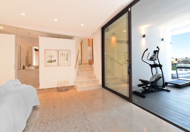 Villa in Nueva andalucia -  Villa Blanca (R2835011) Villa in Nueva andalucia -  Villa Blanca (R2835011)