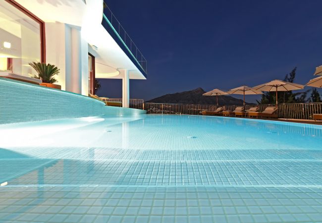 Villa in Nueva andalucia -  Villa Blanca (R2835011) Villa in Nueva andalucia -  Villa Blanca (R2835011)