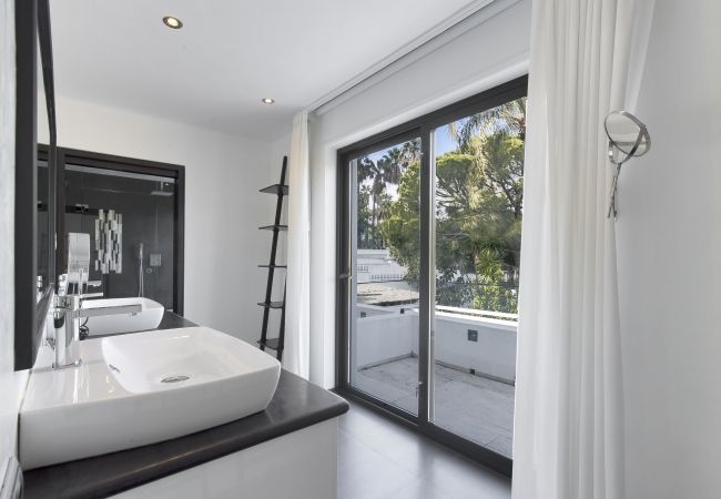 Villa in Nueva andalucia -  Villa Karma (R2132993) Villa in Nueva andalucia -  Villa Karma (R2132993)