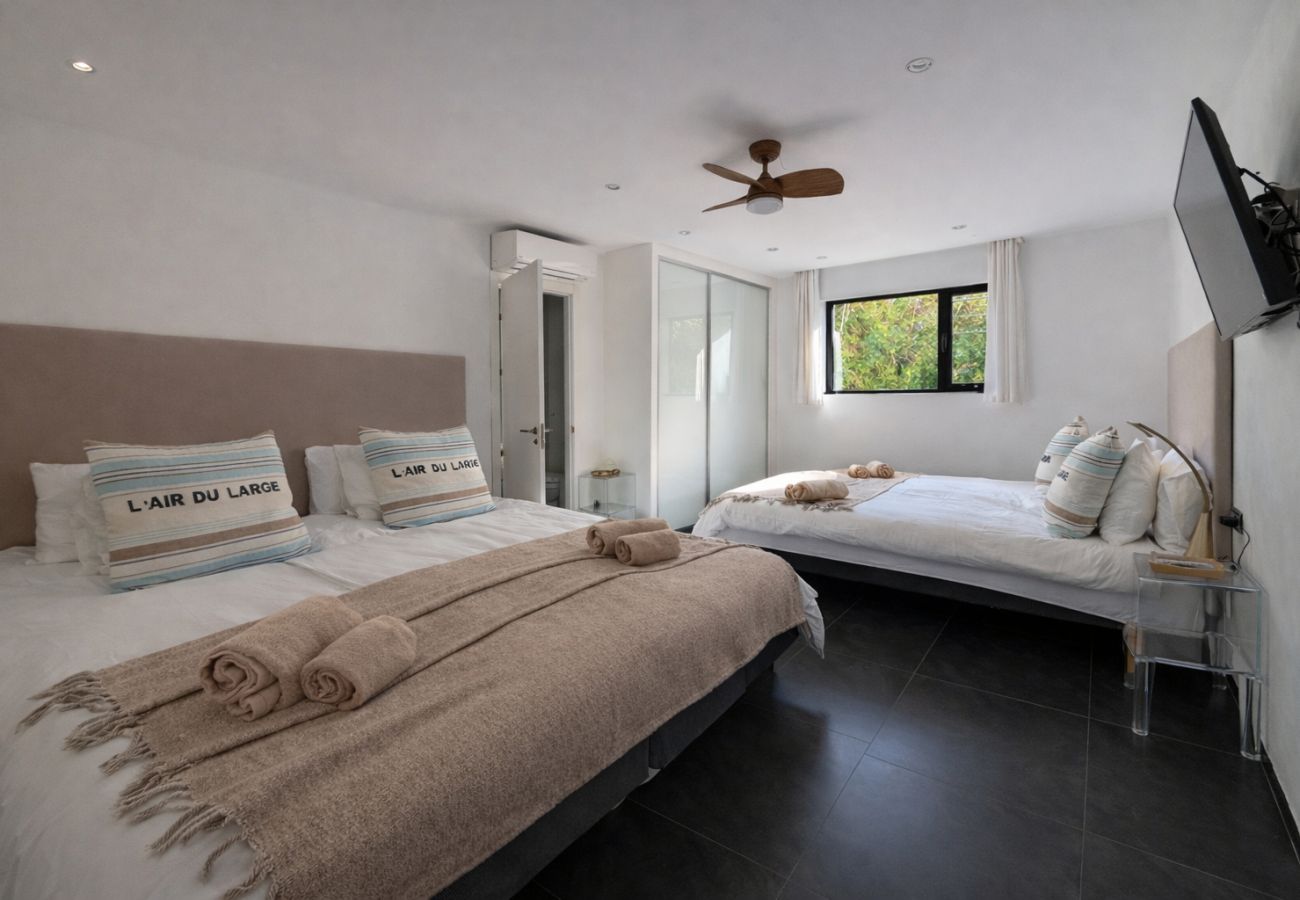 Villa in Nueva Andalucia -  Villa Karma (R2132993)