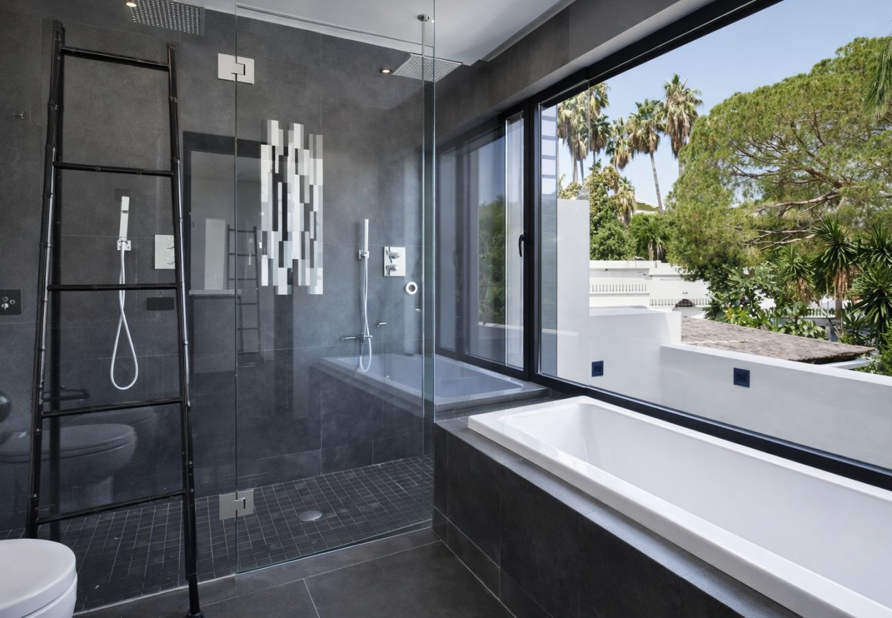 Villa in Nueva Andalucia -  Villa Karma (R2132993)