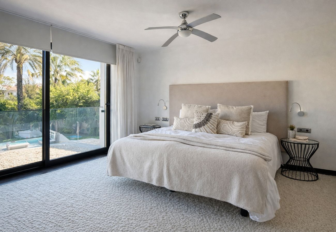 Villa in Nueva Andalucia -  Villa Karma (R2132993)