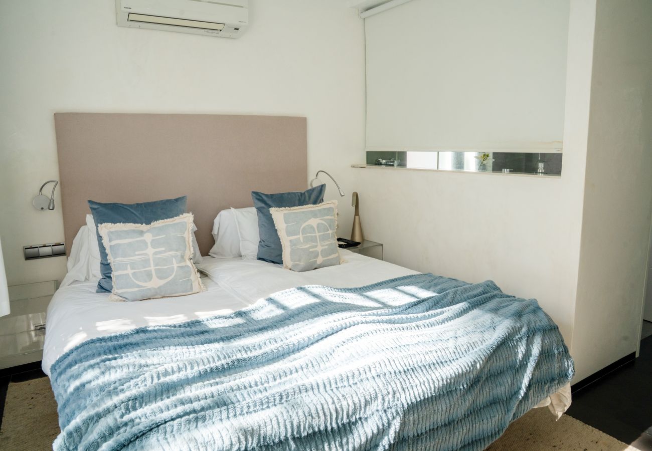 Villa in Nueva Andalucia -  Villa Karma (R2132993)