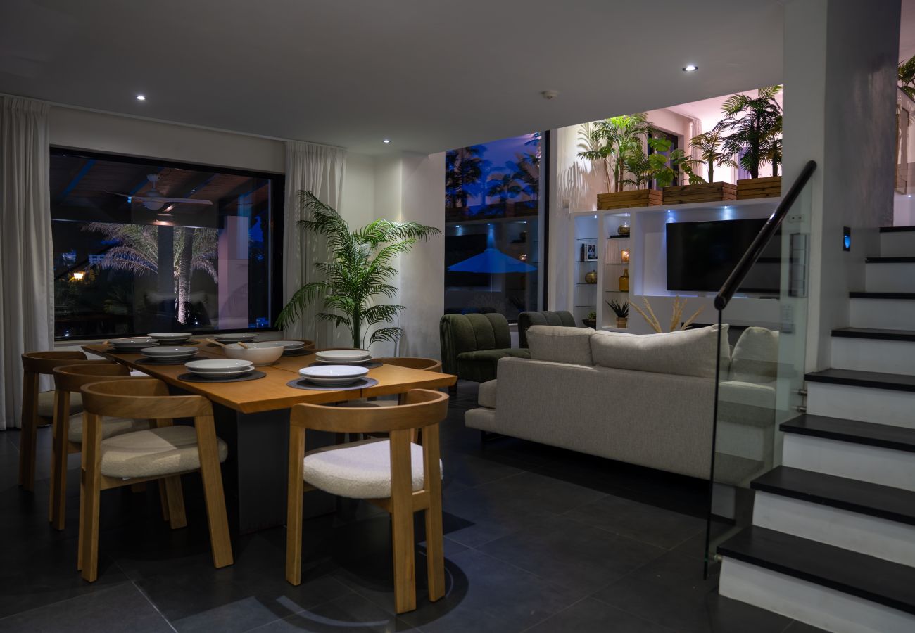 Villa in Nueva Andalucia -  Villa Karma (R2132993)