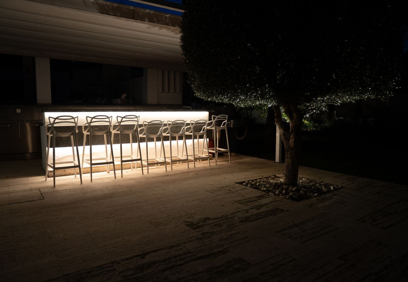 Villa in Nueva Andalucia -  Villa Karma (R2132993)